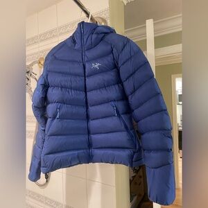 Arc'teryx Deep Blue down Insulated Jacket, super lightweight, women medium
